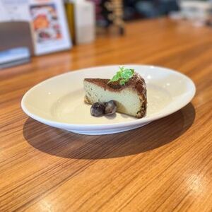 季節のドルチェ❤　【ピスタチオ香るバスクチーズケーキ】